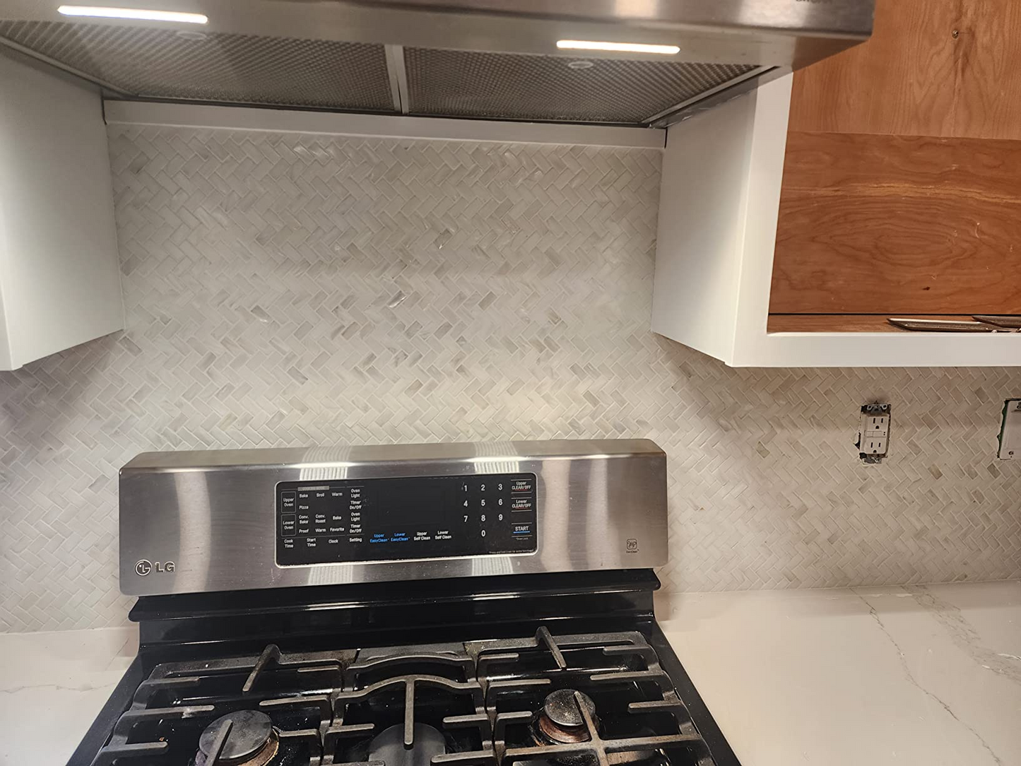 White Herringbone Mother of Pearl Mosaic Tile For Bathroom Kitchen and Shower Wall Tile