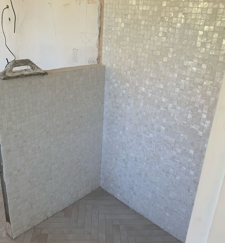 White Square Mother of Pearl Mosaic Tile for Bathroom Kitchen and Shower Wall Tile