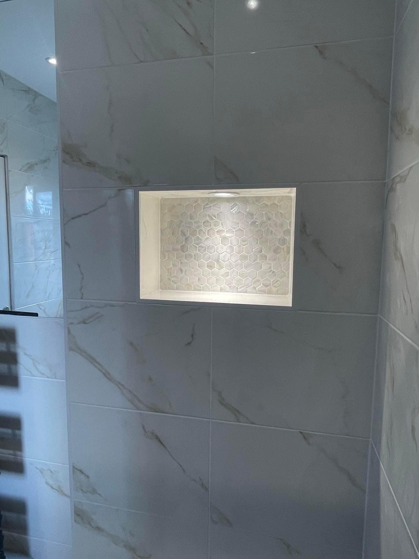 White Hexagon Mother of Pearl Mosaic Tile for Bathroom Kitchen and Shower Wall Tile