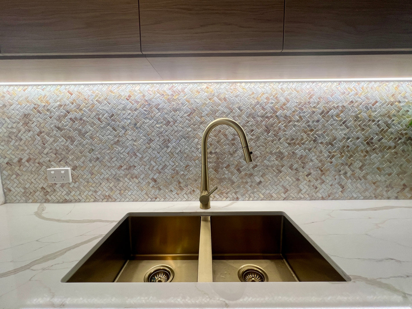Pink Herringbone Mother of Pearl Mosaic Tile for Bathroom Kitchen and Shower Wall Tile
