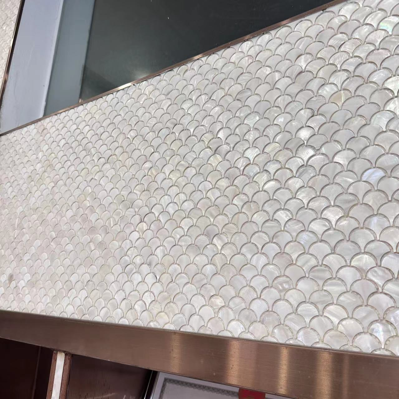 White Fish Scale Mother of Pearl Mosaic Tile for Bathroom Kitchen Shower Wall Tile