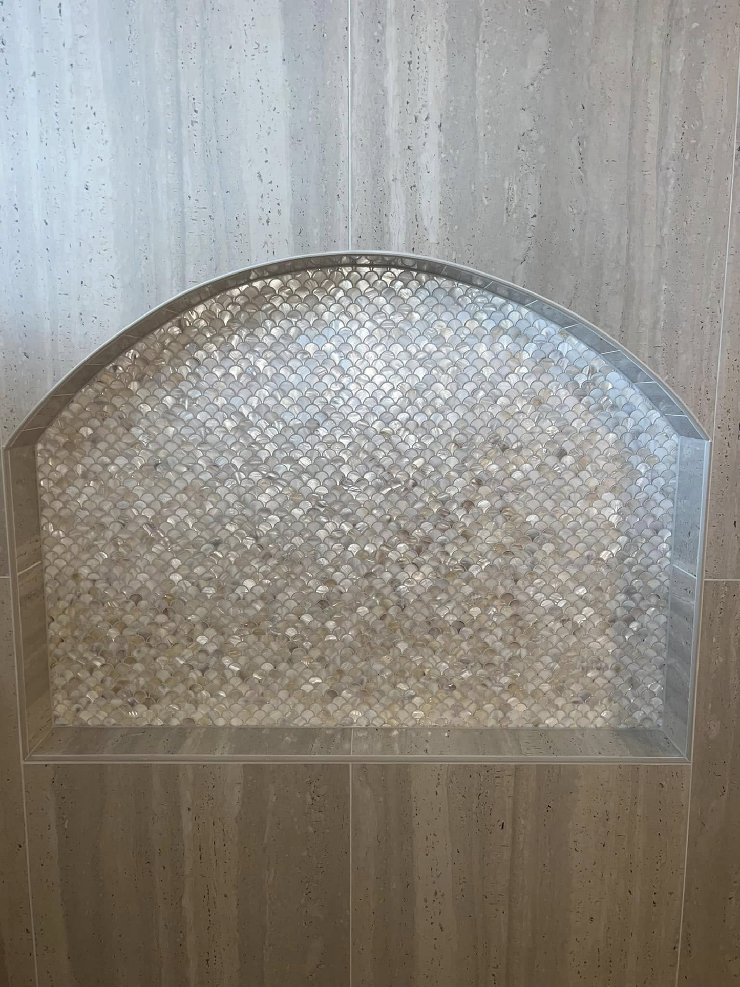 White Fish Scale Mother of Pearl Mosaic Tile for Bathroom Kitchen Shower Wall Tile