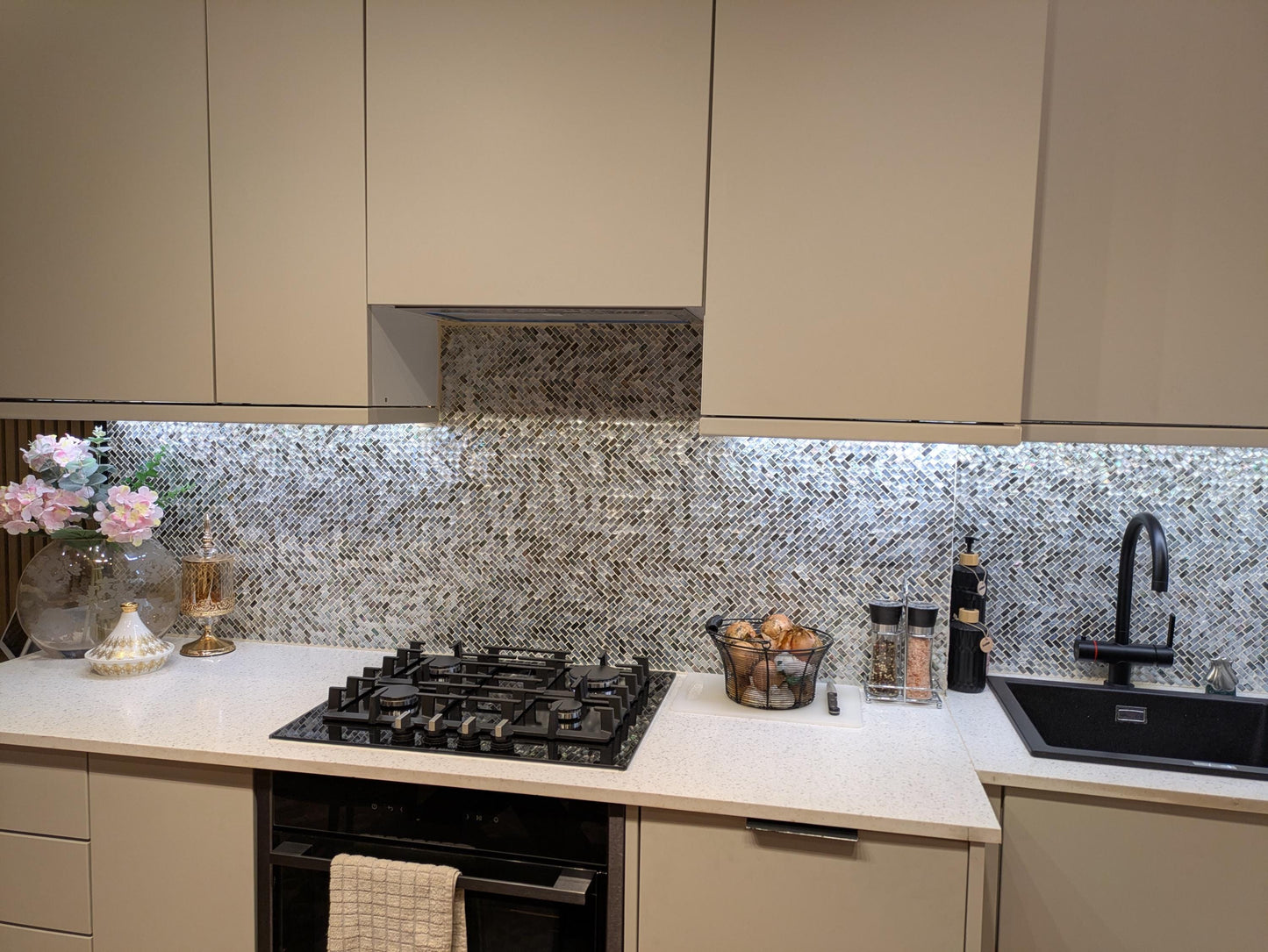 Black Herringbone Mother of Pearl Mosaic Seashell Tile for Bathroom Kitchen and Shower Wall Tile