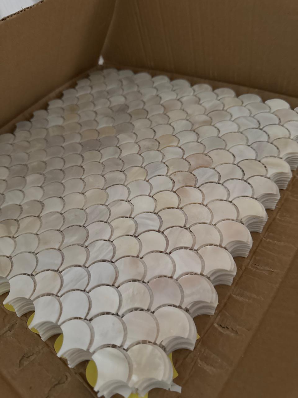 White Fish Scale Mother of Pearl Mosaic Tile for Bathroom Kitchen Shower Wall Tile